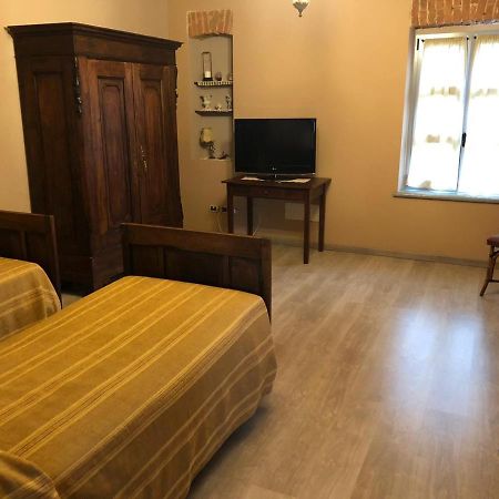 Agriturismo La Longa Poirino Esterno foto