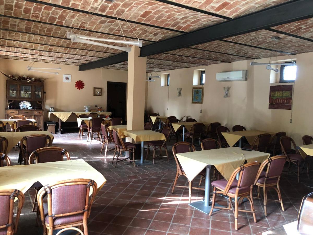 Agriturismo La Longa Poirino Esterno foto
